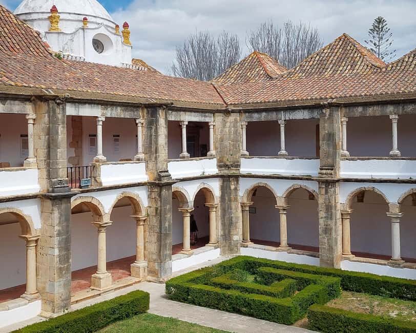 Faro: Private & Flexible Walking Tour in Historic Center - King Afonso III Square to Arco do Repouso