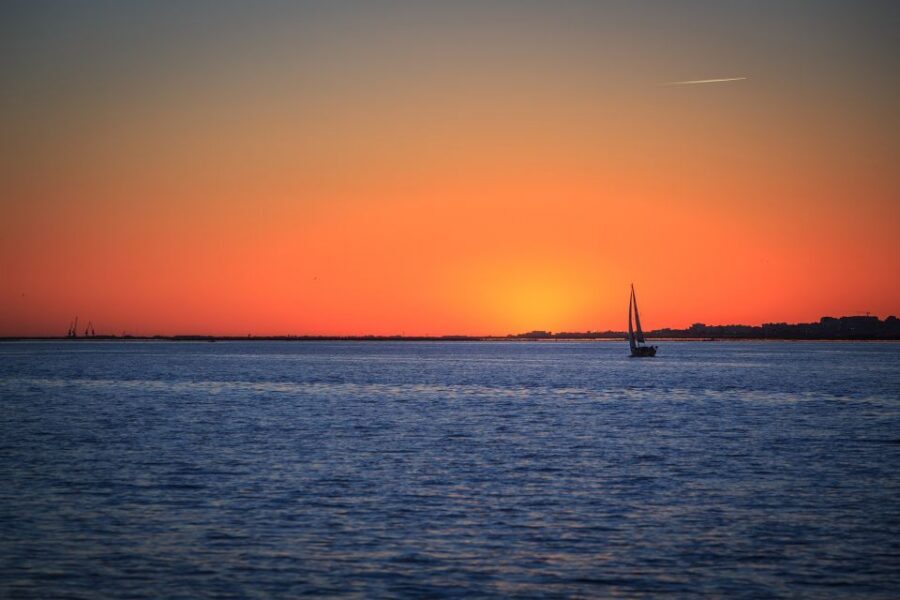 Faro: Ria Formosa Guided Sunset Tour by Catamaran - Who This Sunset Cruise Suits (and who might want another option)