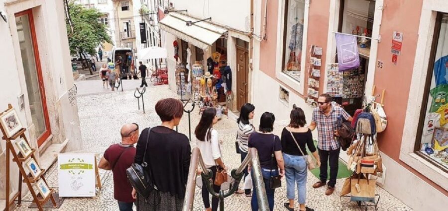 Fátima and Coimbra Full-Day Tour from Porto - Fátima village lunch: one hour to reset