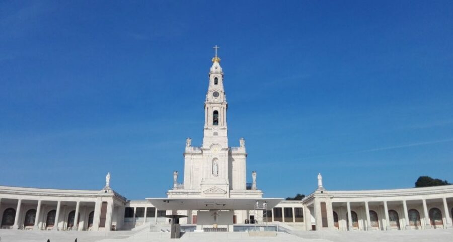 Fátima, Batalha, Alcobaça, Nazaré and Óbidos Private Tour - Alcobaça Monastery: Why 1178 Matters