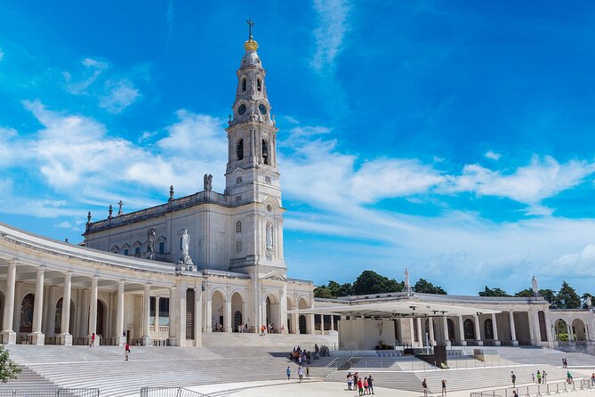 Fátima Batalha Nazaré and Óbidos Private Tour - Fátima sanctuary time: basilica, chapel, and daily masses