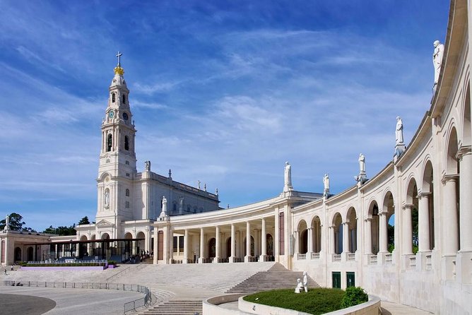 Fátima – Batalha – Nazaré – Óbidos: FAITH, HISTORY, AND BEAUTY - A quick pass by São Martinho do Porto’s bay