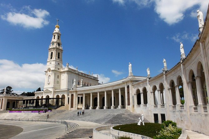 Fatima, Batalha, Nazaré & Óbidos Private Luxury Tour - From central Lisbon pickup to a comfortable ride all day