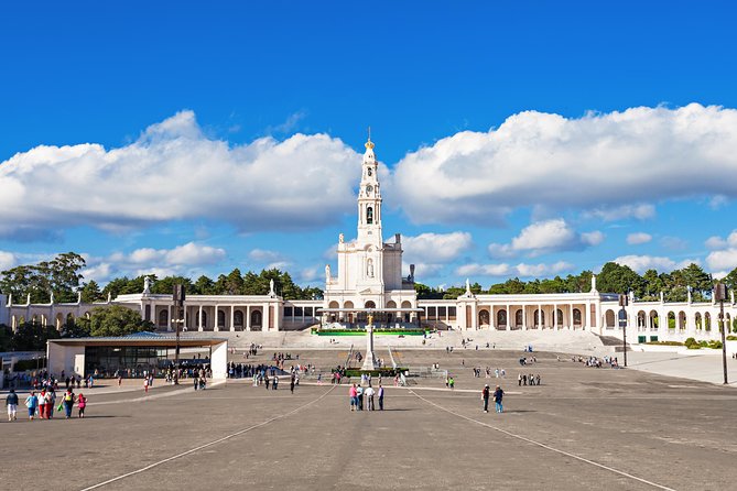 Fátima Half Day Private Tour Lisbon w/ Optional Candle Procession - Pickup, timing, and the meeting point that keeps you on track