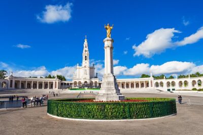 Fátima Half Day Private Tour Lisbon w/ Optional Candle Procession - Basilica de Nossa Senhora do Rosário de Fátima: where the icons hit hardest