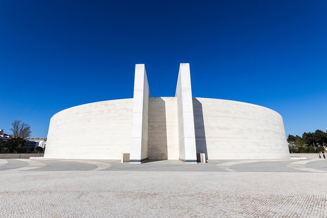 Fátima Half Day Private Tour Lisbon w/ Optional Candle Procession - Chapel of Apparitions and Azinheira Grande: the “this is the spot” feeling