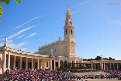 Fátima, Nazaré and Óbidos Private Tour from Lisbon - Basilica de Nossa Senhora de Fátima: first arrival and what to notice