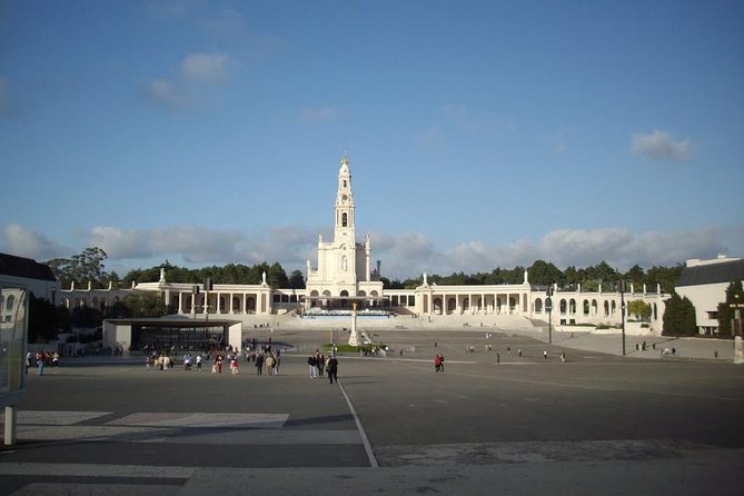Fátima, Nazaré and Óbidos Private Tour from Lisbon - Basilica de Nossa Senhora do Rosário de Fátima and Mass time