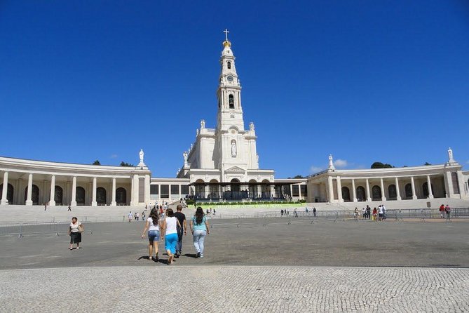 Fátima, Nazaré and Óbidos Small Group Tour from Lisbon - Inside the Basilicas: Holy Trinity and Our Lady of the Rosary