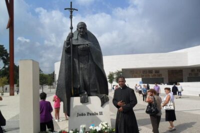 Fátima, Nazaré and Óbidos Small-Group Tour from Lisbon - The Sanctuary of Fátima: Pilgrims, Mary’s Visitations, and Iconic Art