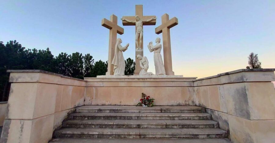 Fátima Private Tour: Shrine| Sacred Path |Shepherds House - Via Sacra: the walk that gives your body a role in the story