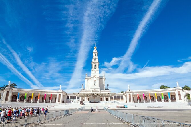 Fatima Sanctuary, Pena Palace & Nazare's Big Wave from Lisbon - Nazare’s big-wave viewing in real time