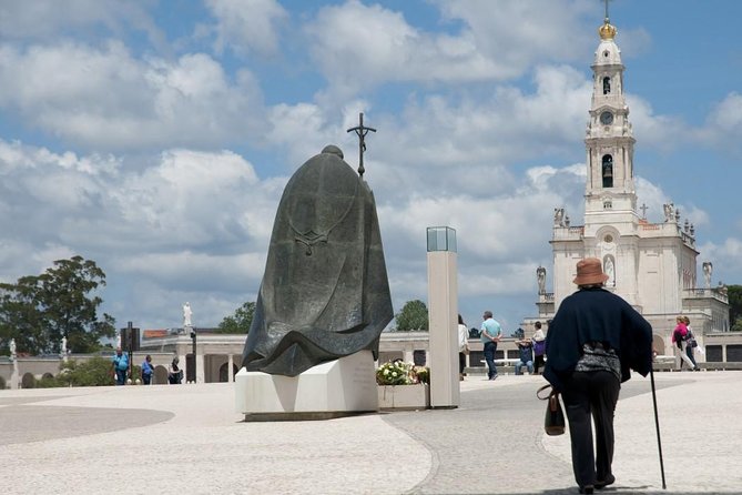 Fatima Sanctuary Private Tour from Lisbon - Fátima Town Time: Why You Get Real Breathing Room
