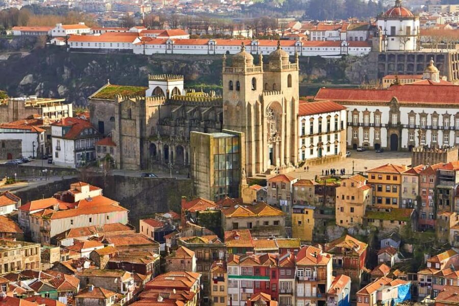 First thing to do in Porto, Know Porto Private Walking Tour. - Rua das Flores: a short walk that teaches you how to look