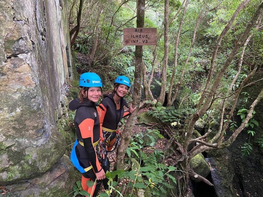 Flores: Canyoning with a Guide and Snack - Ilhéus Inferior - Communication on ropes: how the guide keeps it clear