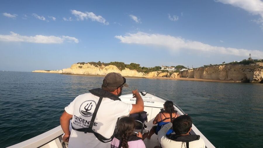 From Armação de Pêra: Benagil Caves and Beaches Boat Tour - Meeting at Tridente Boat Trips and the parking reality
