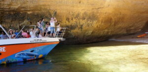 From Lagos: Benagil Caves Catamaran Cruise - Meeting at Passeio dos Descobrimentos 1b and Boarding Comfortably