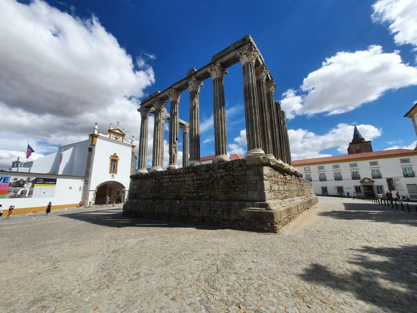 From Lisboa: Evora and Monsaraz Full-Day Tour - What the guide style looks like in real life