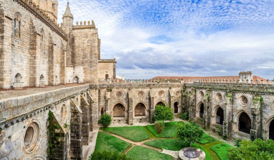 From Lisboa: Evora and Monsaraz Full-Day Tour - Your free hour in Évora: how to use it wisely