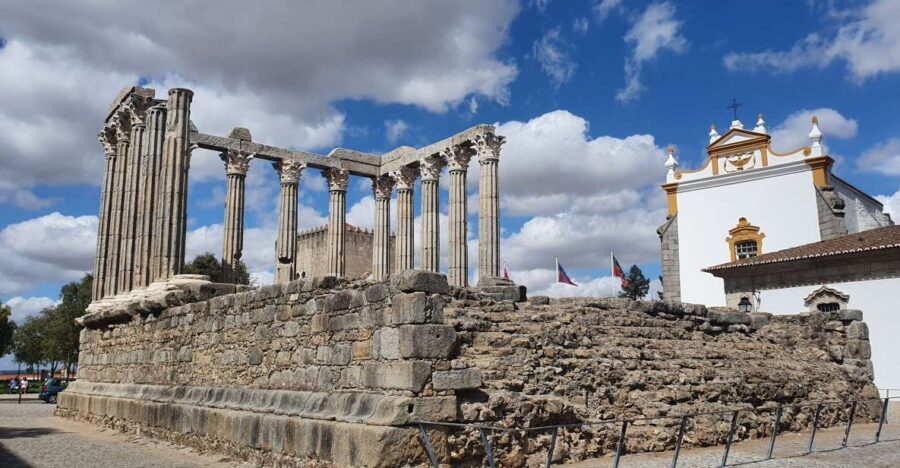 From Lisboa: Evora and Monsaraz Full-Day Tour - Évora’s UNESCO core: Roman Temple to Praça do Giraldo