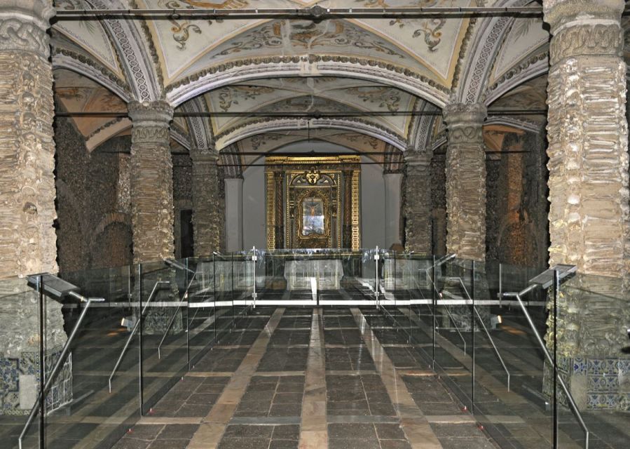 From Lisbon: Évora Wine & Heritage Tour - Cathedral of Évora and the Old Town walk: the city’s Gothic backbone