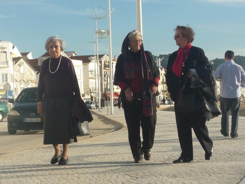 From Lisbon: Fátima, Batalha, Nazaré and Óbidos Day Tour - Lisbon pickup to Restauradores Square: how the day actually moves