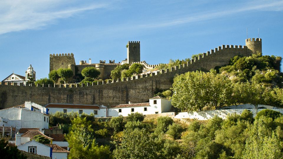 From Lisbon: Fátima, Batalha, Nazaré & Óbidos Full-Day Tour - Batalha Monastery: Late-Gothic Architecture That Remembers a Battle