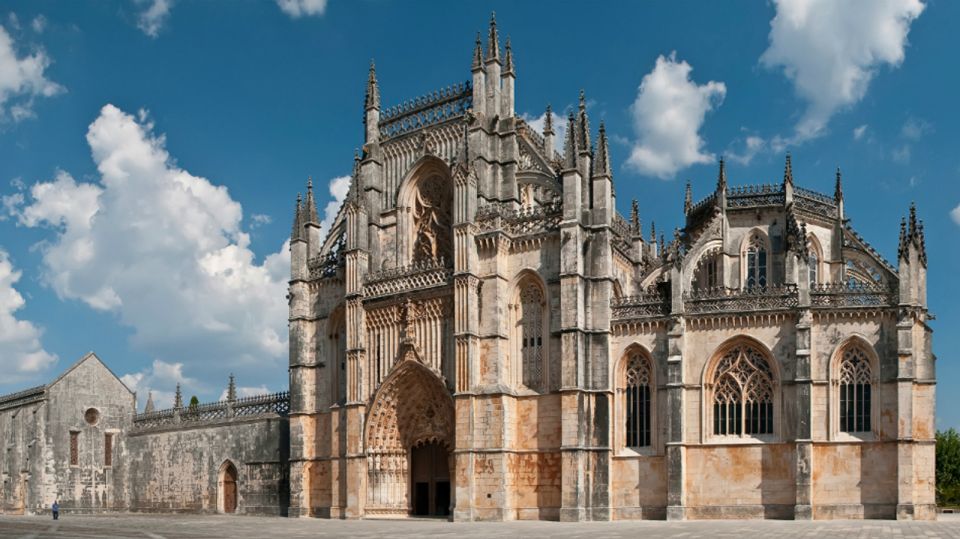 From Lisbon: Fátima, Batalha, Nazaré & Óbidos Full-Day Tour - Practical Tips: What to Bring and How to Make the Most of Each Stop