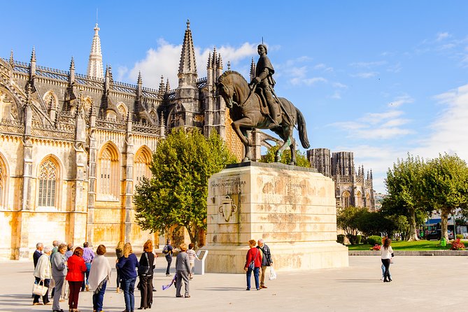 From Lisbon: Fatima Batalha Nazare & Obidos Small Group Day Trip - Stop 3: Nazaré beach town in 40 minutes
