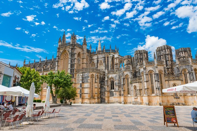 From Lisbon: Fatima Batalha Nazare & Obidos Small Group Day Trip - Guides and commentary: what to expect in the vehicle