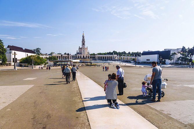 From Lisbon: Fatima Batalha Nazare & Obidos Small Group Day Trip - Food reality: lunch is not included