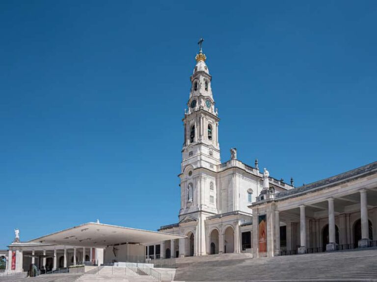 From Lisbon: Fatima, Nazaré, and Óbidos tour with an Italian guide - Pickup and the ride: comfort that actually matters