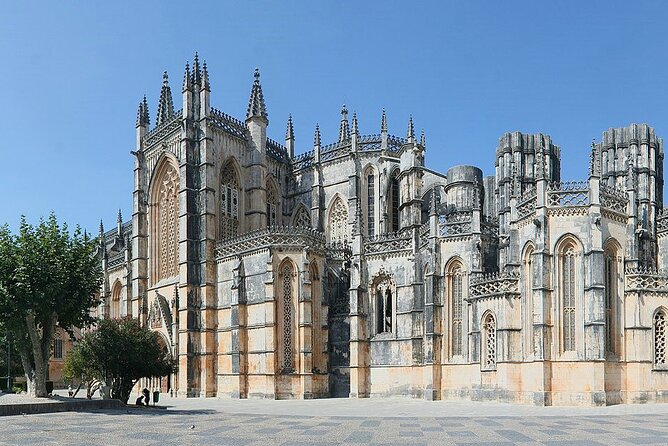 From Lisbon: Fátima, Nazaré, Batalha and Óbidos Guided Tour - Forte de São Miguel: why this fort exists and what to look for