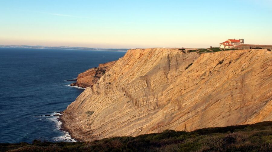 From Lisbon or Sesimbra: 4x4 Tour to Cape Espichel - Arrábida National Park: biodiversity spotting from the road