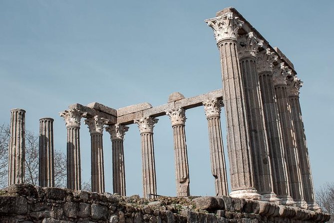 From Lisbon to Alentejo: Évora and Megaliths Full-Day Group Tour - Praca do Giraldo: your lunch and wander window inside old town life