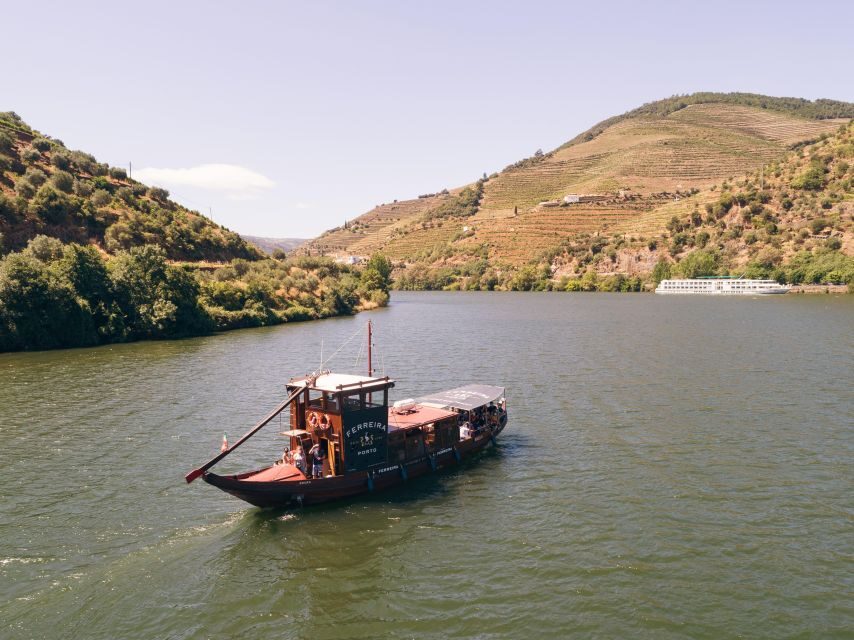 From Pinhão: Douro Valley Rabelo Boat Tour with Audio Guide - A 1-hour Rabelo ride from Pinhão: what you’re buying