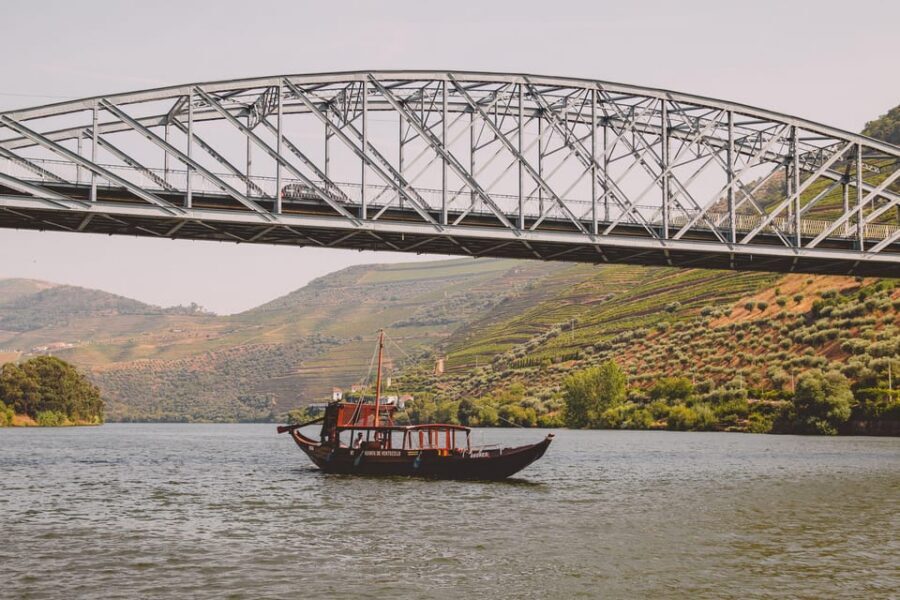From Pinhão: Douro Valley Rabelo Boat Tour with Port Wine - The first stretch: Pinhão departures and the winery backdrop you can actually read