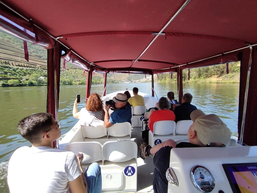 From Pinhão: Douro Valley Tour w/ Wine Tasting and Boat Trip - A quick viewpoint stop: where the valley makes sense