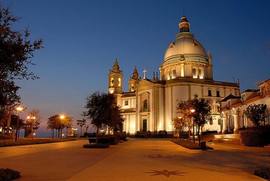 From Porto: Braga and Guimarães Small Group Tour with Lunch - Should you book this Braga and Guimarães small-group tour with lunch?