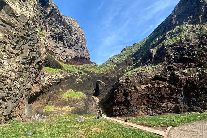 Full Day East Tour at Pico do Arieiro and Santana with Pickup - Ponta de São Lourenço: Rugged Cliffs and Ocean Views