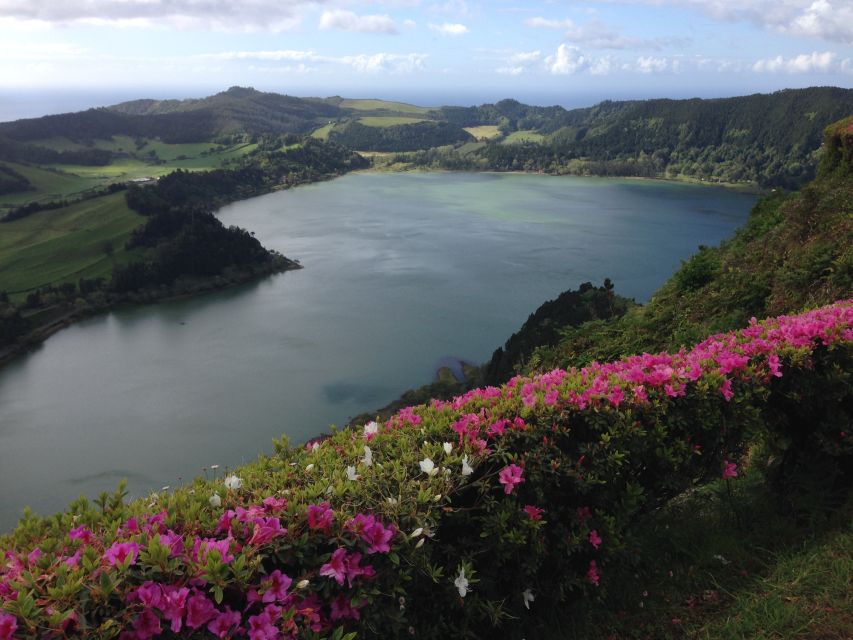 Full-Day Furnas Azores 4x4 Tour from Ponta Delgada - Entering Furnas: The Lake View and the First Taste of Steam