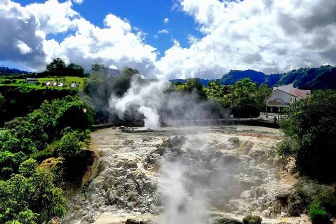 Full Day Jeep Tour Furnas with lunch (Cozido) and drinks included - First stop: how this jeep day fits your São Miguel plans
