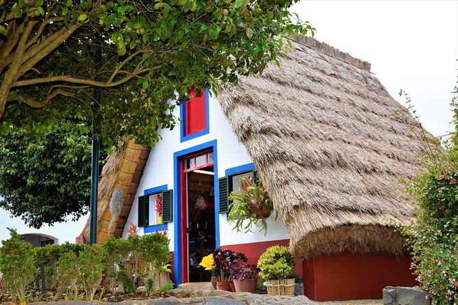 Full Day - Madeira East - Fortress of Faial and the Santana viewpoints: Panoramas with context