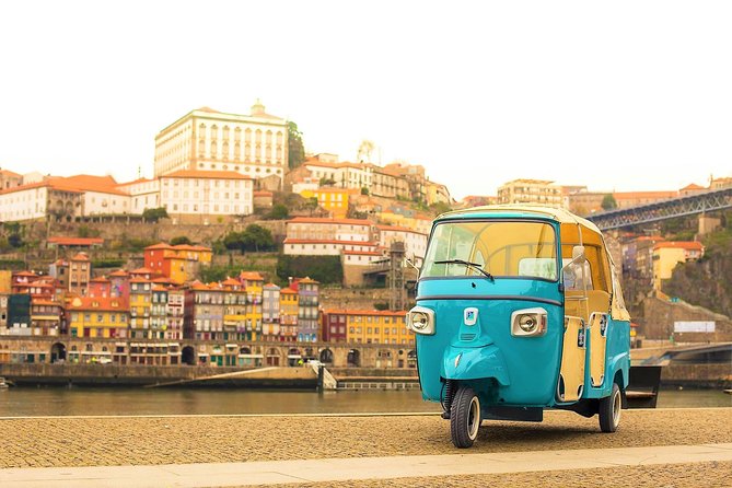 Full-Day Private Tuk Tuk All Around Porto - Porto Cathedral and the Romanesque-to-Gothic story