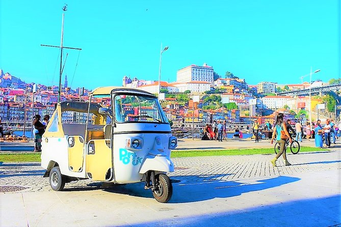 Full-Day Private Tuk Tuk All Around Porto - Fonte dos Leões: the small stop with a big “wait, what?”