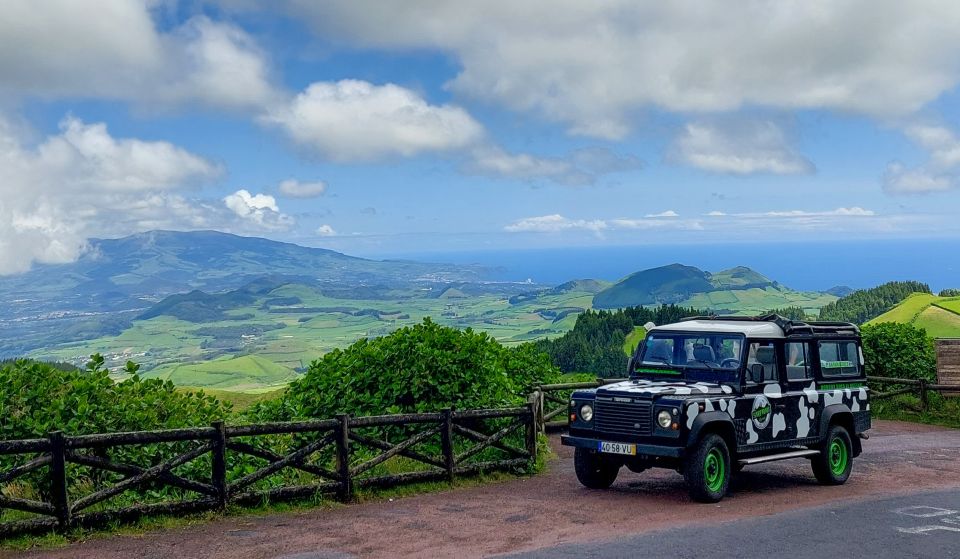 Full Day Sete Cidades + Lagoa do Fogo - Getting Picked Up in Ponta Delgada and Into the Right Vehicle