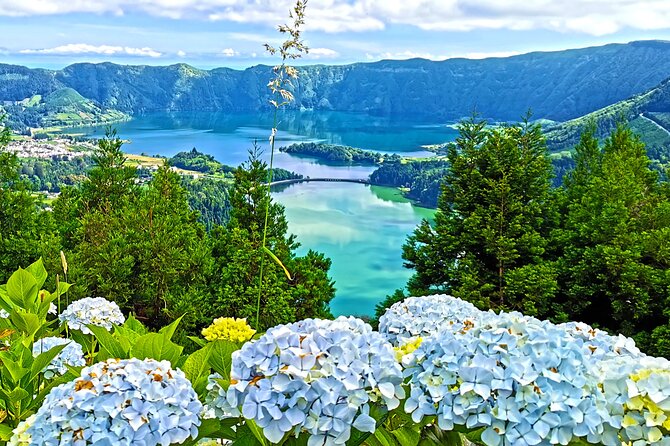 Full Day Tour Sete Cidades & Lagoa do Fogo with Lunch - A west-island day plan that makes sense