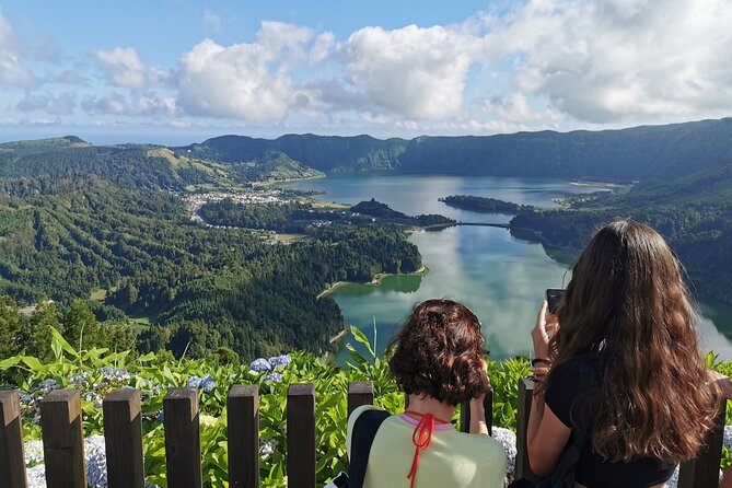 Full Day Tour Sete Cidades & Lagoa do Fogo with Lunch - Cerrado das Freiras and the “blue meets green” moment