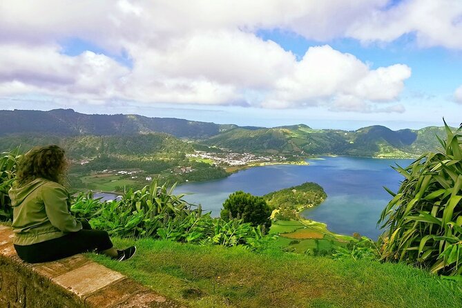 Full Day Tour Sete Cidades & Lagoa do Fogo with Lunch - Pico do Carvão and Lagoa do Canário: more volcano drama, less crowd energy