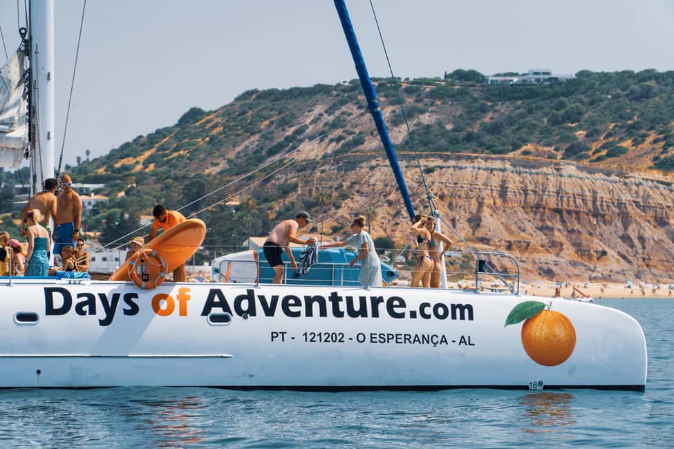 FUN & CHILL – GOLDEN COAST SAILING TOUR - Group Size and the Social Vibe: Easy to Join In